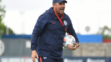Diego Dabove, entrenador de San Lorenzo, debe dar respuestas luego de dos duras derrotas en la Copa de la Liga. El clásico de hoy ante Huracán será crucial para su futuro en el Ciclón.