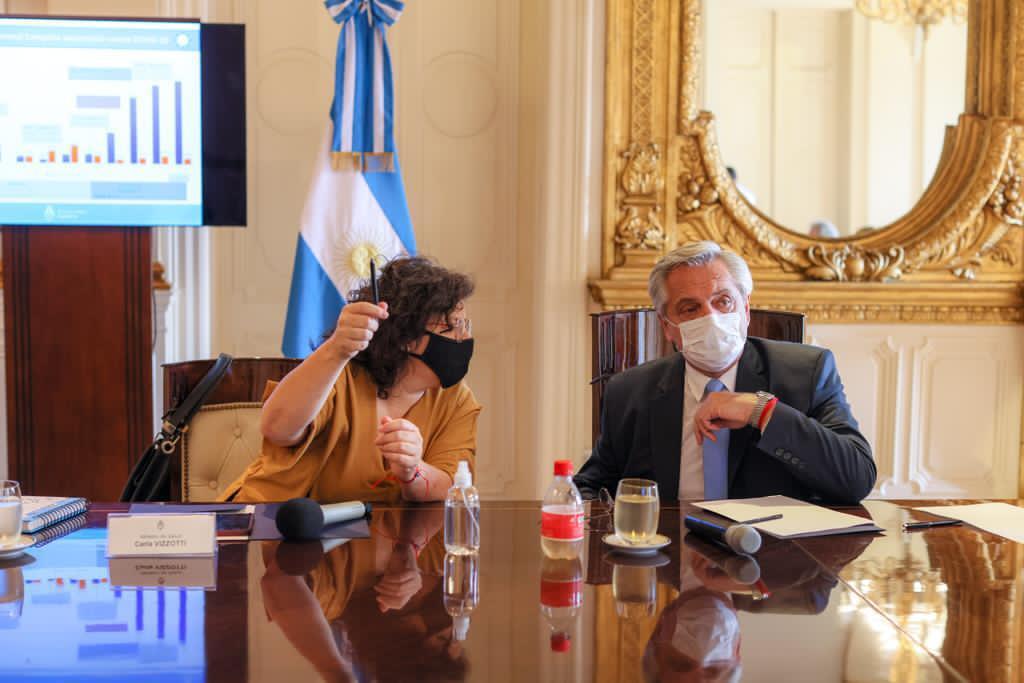 Alberto Fernández y Carla Vizzotti mantuvieron una reunión con el Comité  de Vacunación.