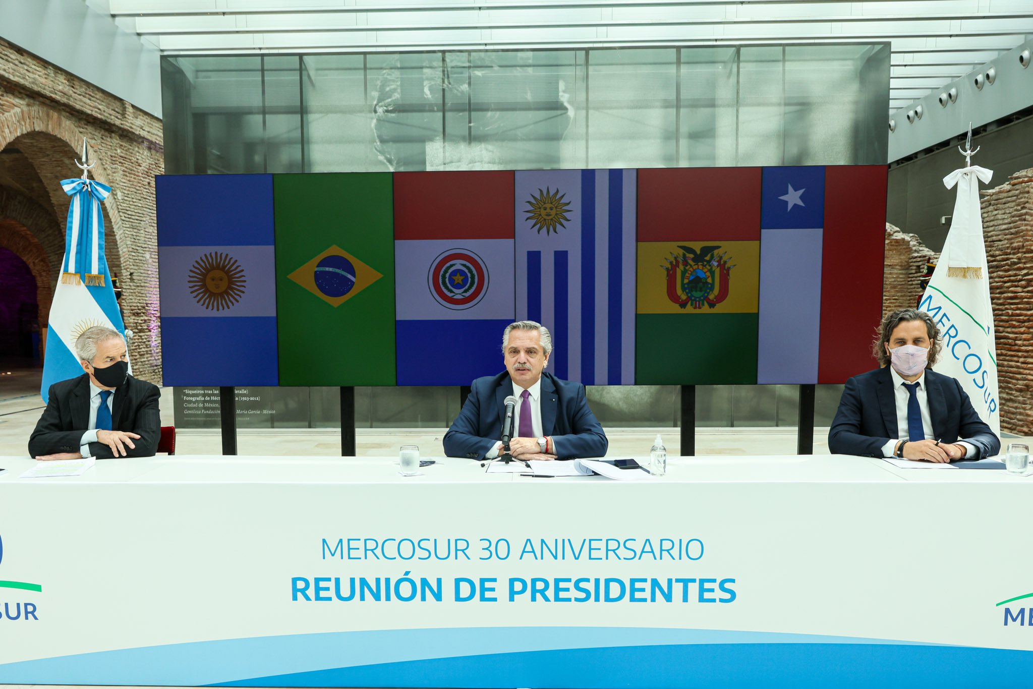 Alberto salió al cruce de los comentarios de Lacalle Pou en la reunión de presidentes del Mercosur. (Foto: @alferdez)