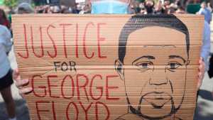 Un juez de Estados Unidos suspendió el inicio del juicio por la muerte de George Floyd