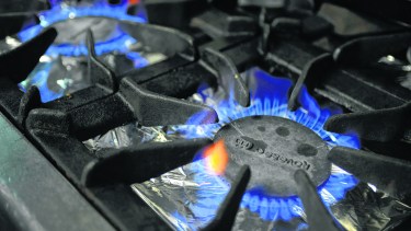 La quita de los subsidios tendrá el mayor impacto en los aumentos del gas que podrían llegar hasta al 600% para los pequeños comercios.