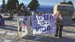 En Bariloche, alzaron la voz en defensa del agua y en contra de la megaminería