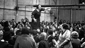 Somos mujeres, miradnos