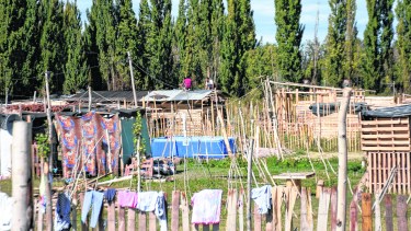 En la toma Labraña viven más de 100 familias. 