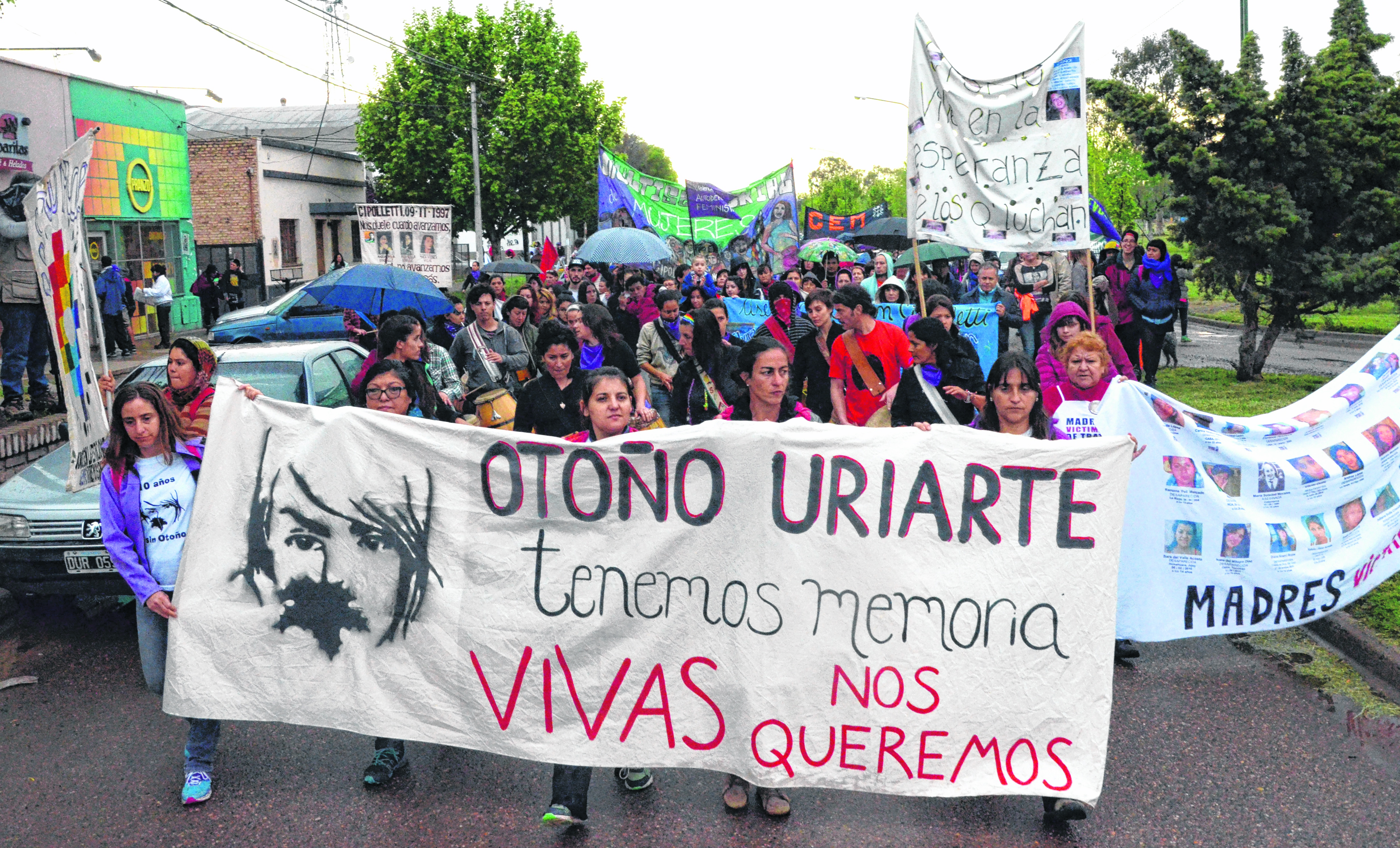 Cada año, los vecinos y organizaciones sociales se movilizan en la ciudad para reclamar justicia por el femicidio.