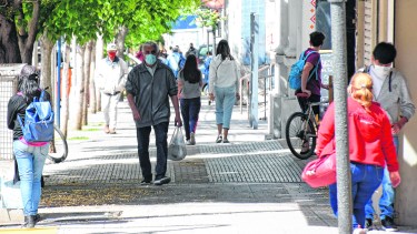 El uso obligatorio del tapabocas fue una de las medidas tomadas durante la emergencia. Foto: Florencia Salto.