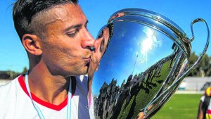 Cisneros se despidió con un título de Cruz del Sur