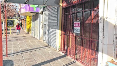 A diferencia del comercio de productos alimenticios, los dedicados a otros rubros de la actividad padecieron la cuarentena. Foto: Yamil Regules