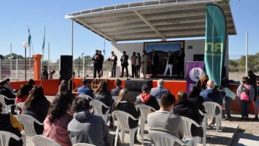 Unas 150 personas participaron del acto que se desarrolló en la plaza Aimé Painé. Foto: José Mellado.