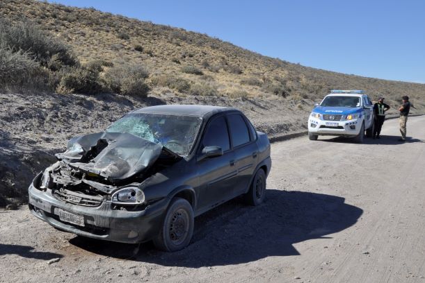 Con la visión obstaculizada por el polvillo en suspensión, el conductor del Corsa no pudo evitar colisionar contra el camión. Foto: José Mellado. 