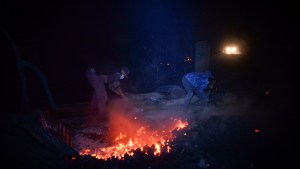 Fuego en la Comarca Andina: preparaban una posible evacuación en El Hoyo