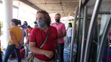 Marcelo Guagliardo, titular de ATEN , al ingresar al CPE para la reunión de seis horas con tres ministros. (Oscar Livera)