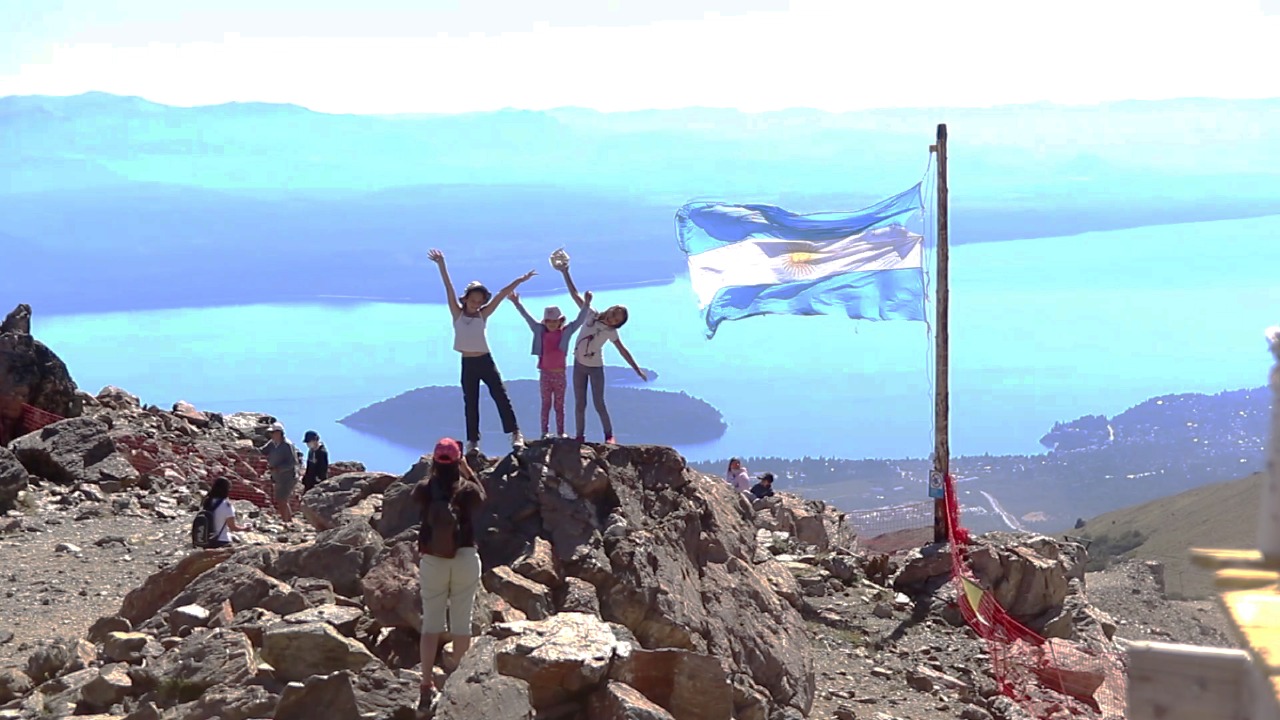 Los residentes de Bariloche pudieron ascender gratis a la cima del cerro Catedral este verano. Foto: Gentileza Capsa