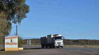 Piden por obra de mantenimiento en la Ruta 22 entre Chelforó y Chichinales. (Foto Néstor Salas)