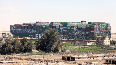 El "Ever Given" bloquea la navegación entre el Mediterráneo y el mar Rojo. Foto: AP