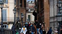 Imagen de Italia reimpone restricciones por el virus y crecen en Europa la desconfianza contra AstraZeneca