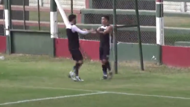 Trecco y Pettineroli festejan el gol albinegro. (Foto: Captura Lobo TV)