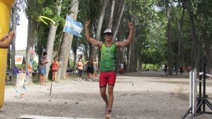 Moisés repitió victoria en el Triatlón de la Vendimia