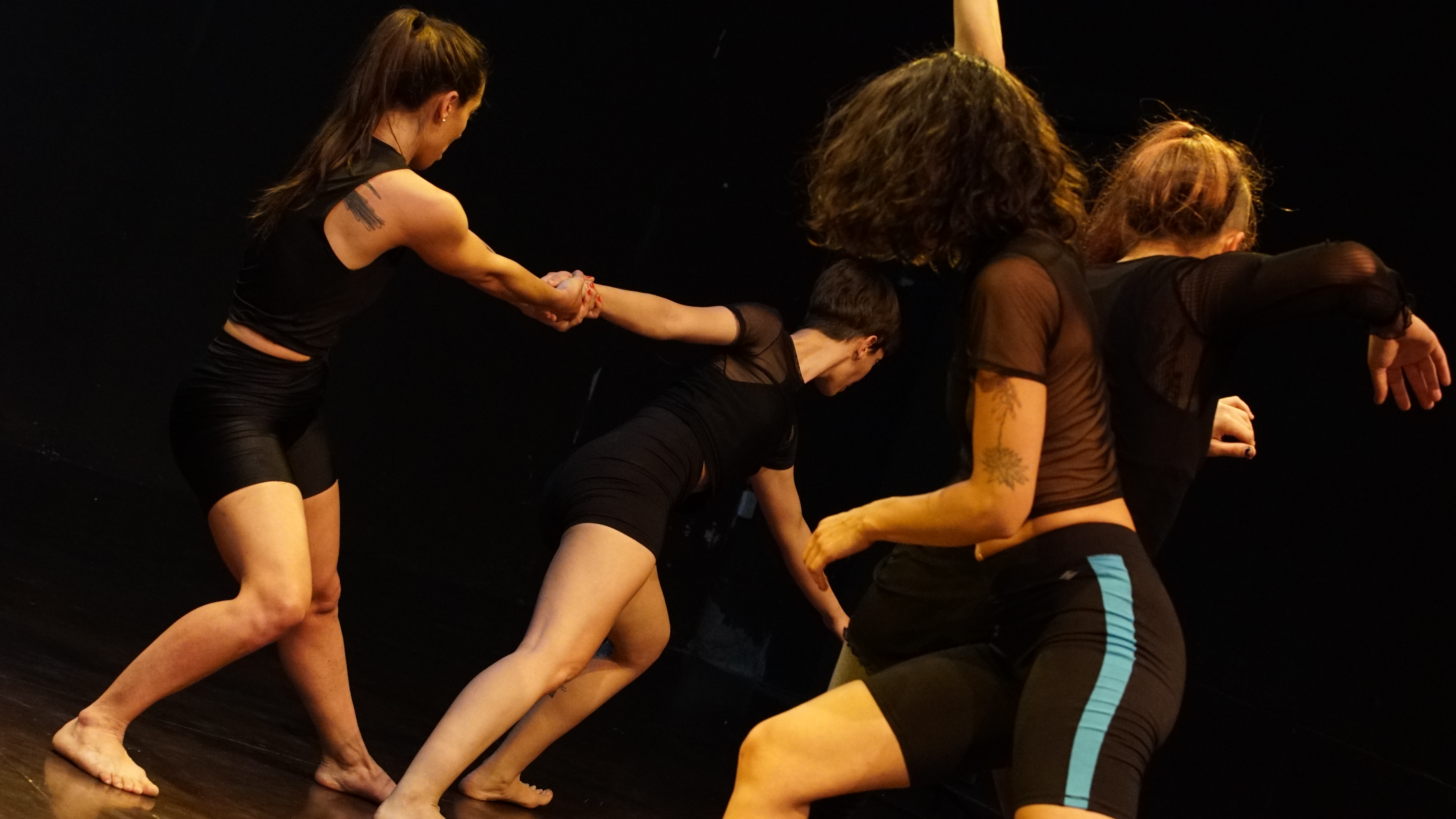 "Vibra", danza teatro del grupo neuquino Triada, arte en movimiento.