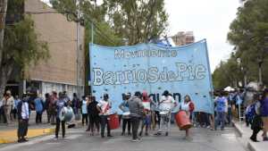 Marchas en el centro de Neuquén y protestas frente a Casa de Gobierno
