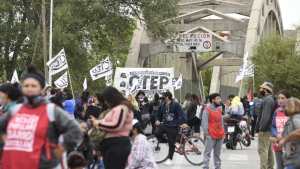 Cortes en Neuquén: Terminaron las marchas y levantaron los bloqueos sobre los puentes