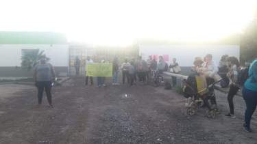 Vecinos de Centenario sostienen que los servicios en el barrio es una reclamo de hace mucho tiempo. Foto: Gentilezs Fscebook  Red Social FM  97.9