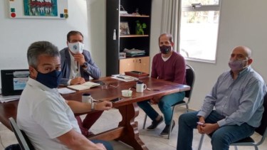 Autoridades de Edersa junto al intendente de San Antonio Oeste, Adrián Casadei. Foto Gentileza