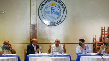 La escritura para la cooperativa 1 de Septiembre fue entregada esta mañana por autoridades provinciales en la sede de la UTA. (Foto: Juan Thomes)