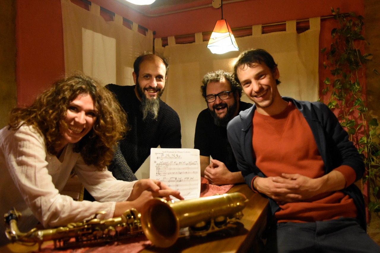 La base + uno. Sabina Muruat, Mauricio Costanzo, Walter Lusarreta y Francisco López, uno de los bajistas itinerantes del ciclo.