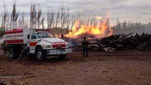 Extinguieron un incendio que inició ayer en un aserradero de Plottier
