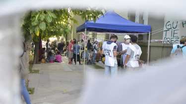 El gremio docente se instaló esta semana frente en la Casa de Gobierno con un acampe. Foto: Yamil Regules.