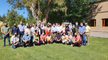 Juntos y un “mano a mano” a tiempo para aliviar tensiones