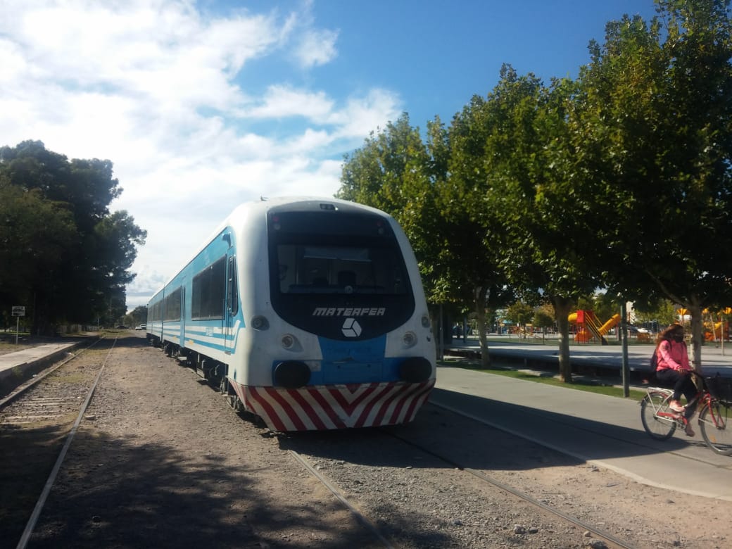 Se reactivará el tren de pasajeros en Neuquén hasta Plottier  (foto Yamil Regules)