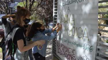 La señalización del lugar de secuestro de la docente universitaria Susana Mujica (foto Yamil Regules)