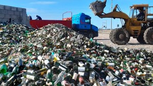 Salió un cargamento de más de 30.000 kilos de vidrio de la planta de reciclado de GIRSU de Viedma