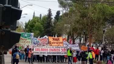 Autoconvocados, Siprosapune y SEN vuelven a marchar para pedir que los escuche el Gobierno. (Gentileza).-