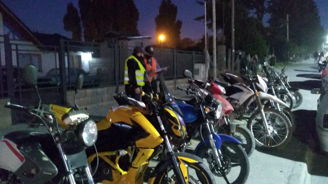 las motocicletas secuestradas en un operativo de tránsito en Bariloche sumaron 12. Gentileza Policía de Río Negro