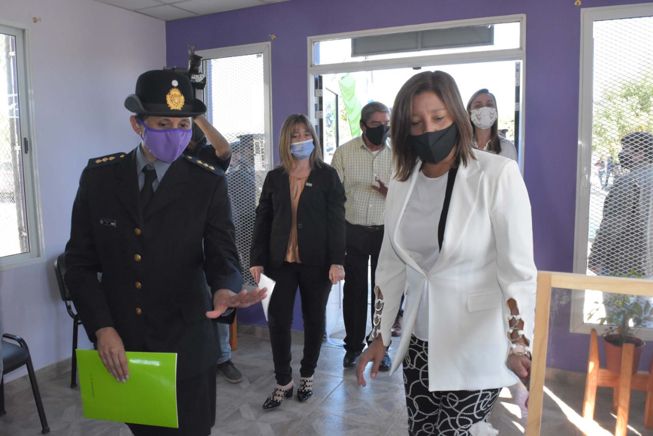 durante el acto de aniversario de Río Colorado se inauguró la comisaría de la familia. 