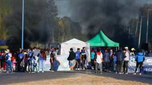 Roca: jornada de corte en la rotonda de las rutas 22 y 6