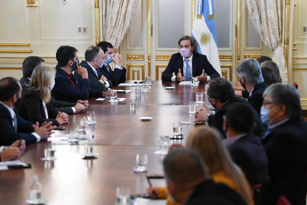 El encuentro fue en Casa Rosada con el Jefe de Gabinete, Santiago Cafiero y el ministro de Interior, Eduardo Wado De Pedro. Foto Gentileza