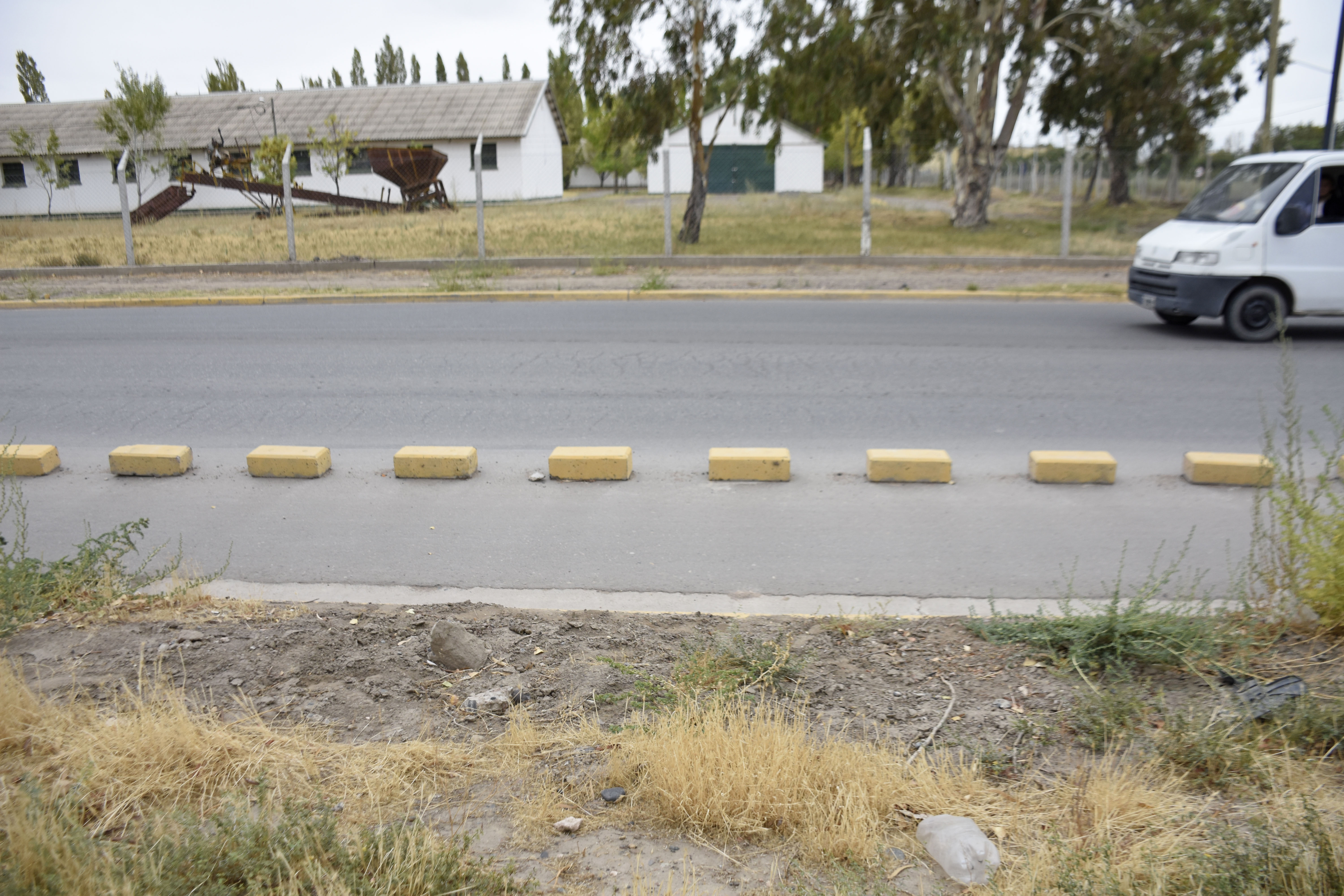 El señalamiento estaba en Lanin y Chaco, detrás del Batallón 181 de Comunicaciones de Neuquén (foto Florencia Salto)