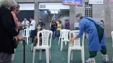 Mañana comenzarán a vacunar a adultos con 
factores de riesgo. Foto: Florencia Salto