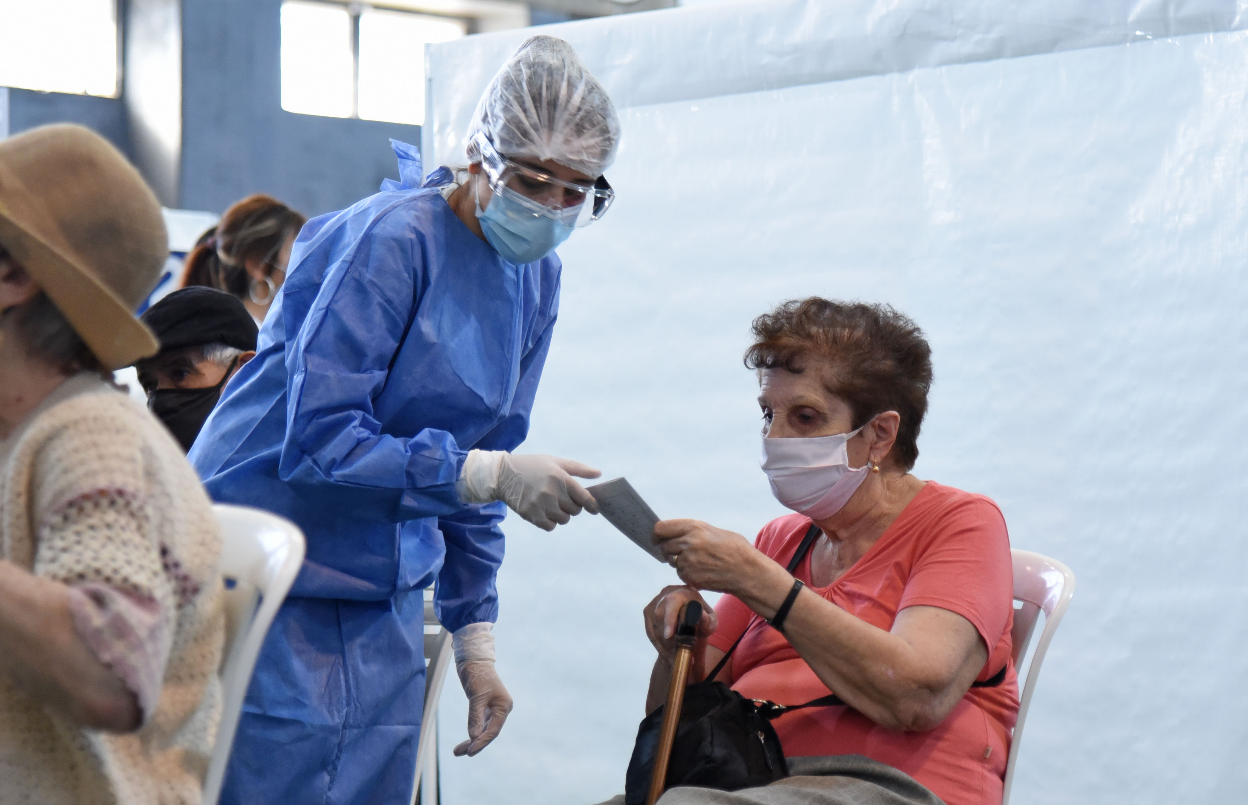 El operativo de vacunación en Neuquén continúa completando esquemas. Foto: Florencia Salto