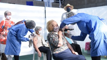 Mañana comenzará el operativo de vacunación para docentes neuquinos. Foto: Florencia Salto