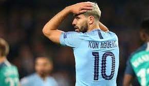 El Kun Agüero se quejó porque sus compañeros no le pasan la pelota