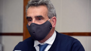 Para evitar una segunda ola de coronavirus, Agustín Rossi pidió que «no viajen al exterior»