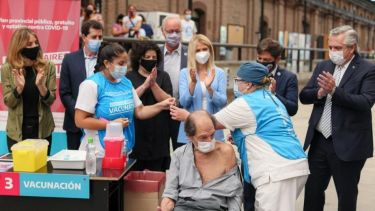El presidente estuvo con Kicillof y Carla Vizzotti, entre otros funcionarios. Foto: Presidencia de la Nación.-
