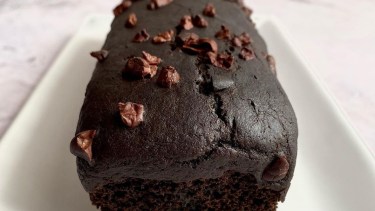 Este budín veggie de chocolate y algarroba te va a encantar