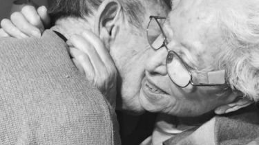 Días atrás, la pareja había cumplido 66 años de casados. Foto: Twitter.-