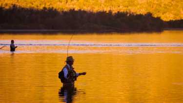 Los permisos para la temporada de pesca en Neuquén ya se pueden adquirir. Foto: archivo Patricio Rodríguez
